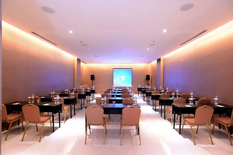 Food & Drinks 5, Grand Zuri Lahat, Lahat