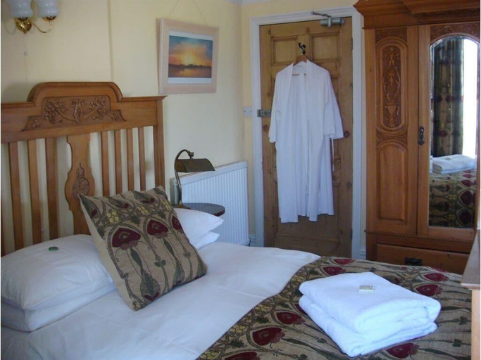 Bedroom 3, The Harbour - Guest House, Cornwall