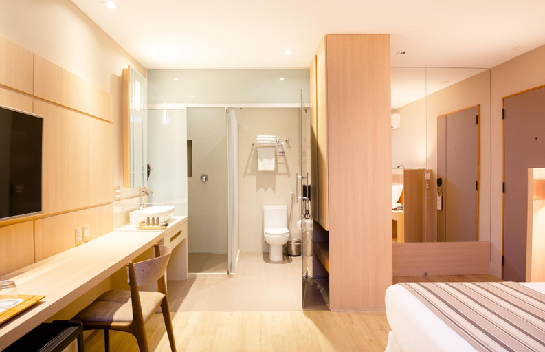 Bathroom 5, Ritz Copacabana Hotel, Rio de Janeiro