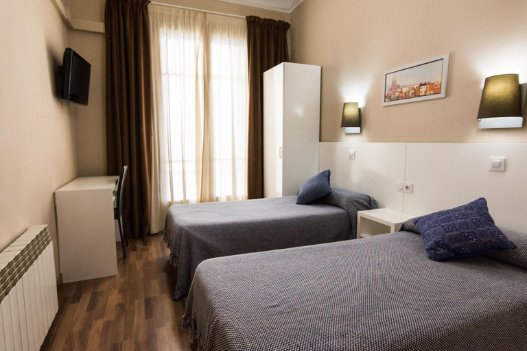 Bedroom 1, Hostal Lesseps, Barcelona