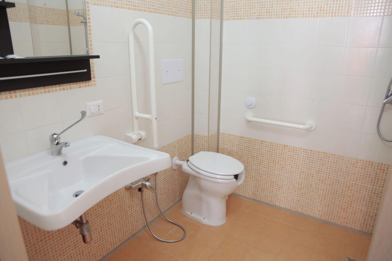 Bathroom 4, Hotel Poma, Milano