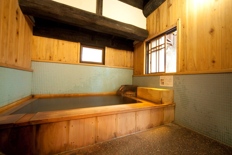 Bathroom 4, Hatago Kayausagi, Hita
