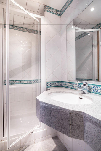 Bathroom 4, Du Lys, Paris