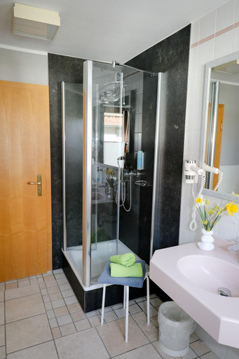 Bathroom 4, Burgwirt, Deggendorf