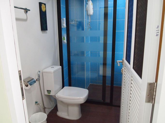 Bathroom 4, The Right Resort, Pattaya