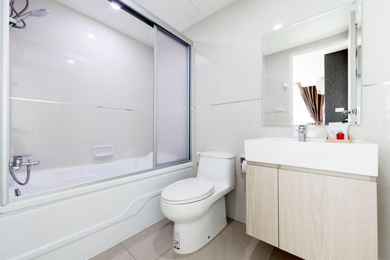 Bathroom 4, Like Sukhumvit 22, Khlong Toey