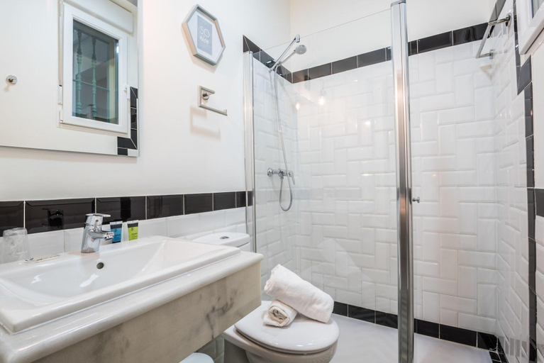 Bathroom 5, Jardin de La Alameda, Sevilla