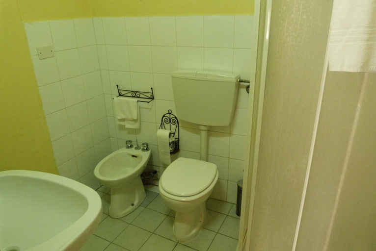 Bathroom 4, Hoteletnea 316, Catania