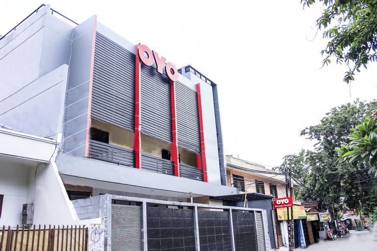 OYO 137 Permata Tawakal, West Jakarta