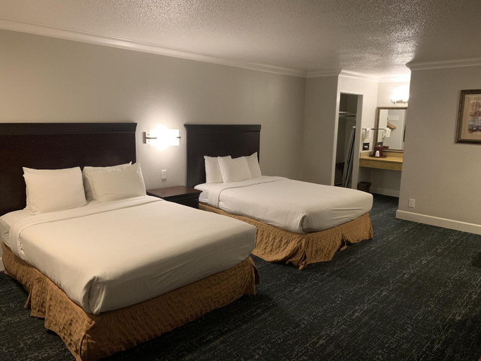 Bedroom 4, Stargazer Inn And Suites, Monterey