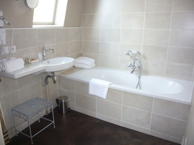 Bathroom 5, La Dixmeresse, Indre-et-Loire