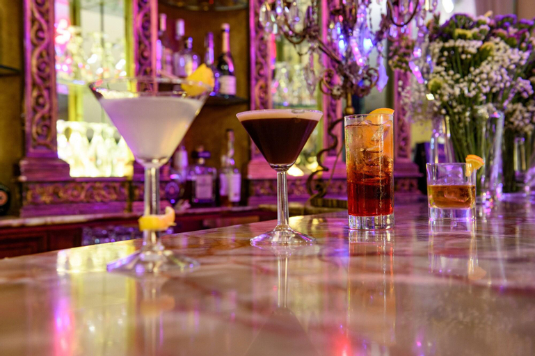 Food & Drinks