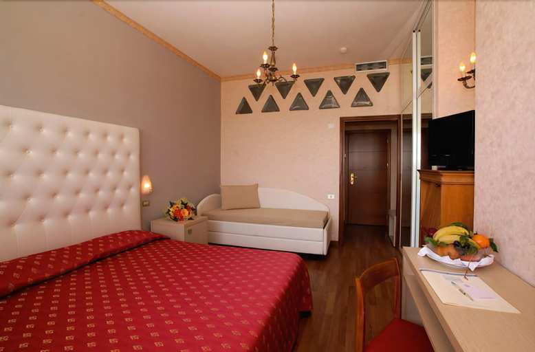 Bathroom 5, Hotel Benini, Ravenna