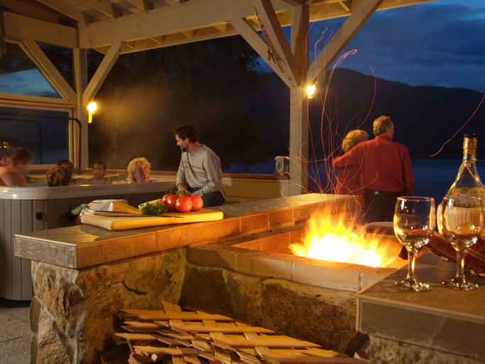 Food & Drinks 5, Black Bear Inn, Ketchikan Gateway