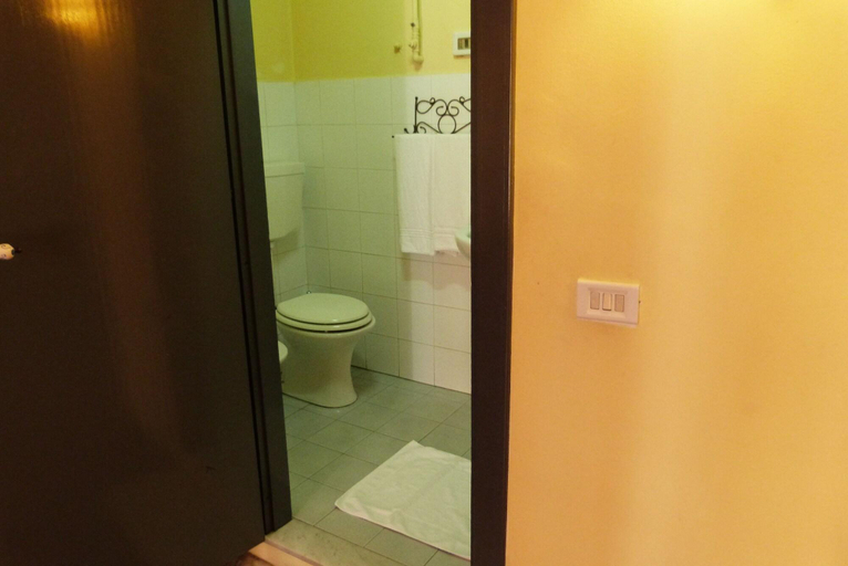 Bathroom 4, Hoteletnea 316, Catania