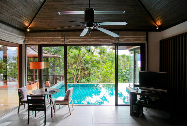 Dining Room 11