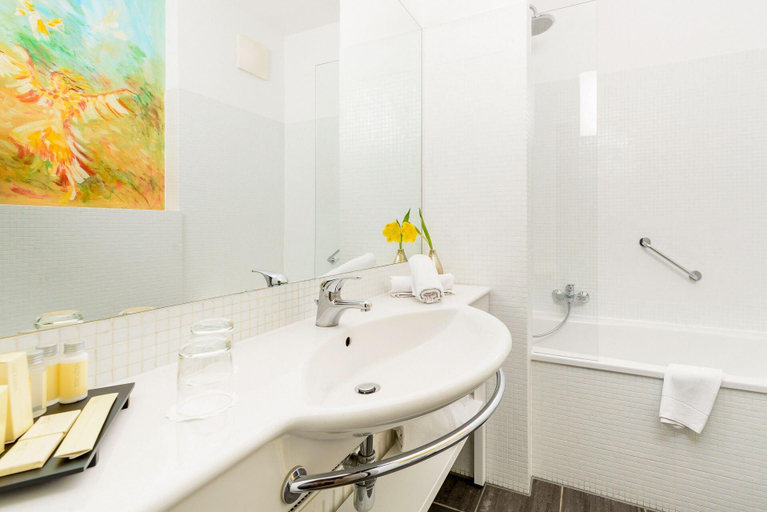 Bathroom 5, Hotel Herzoghof, Baden