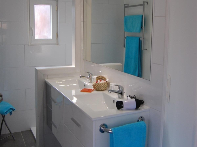 Bathroom 4, Les chambres du club vert du Périgord, Dordogne
