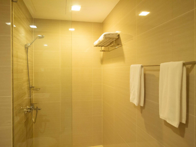 Bathroom, MaxStays - Max Style @ The Venice Residences, Taguig