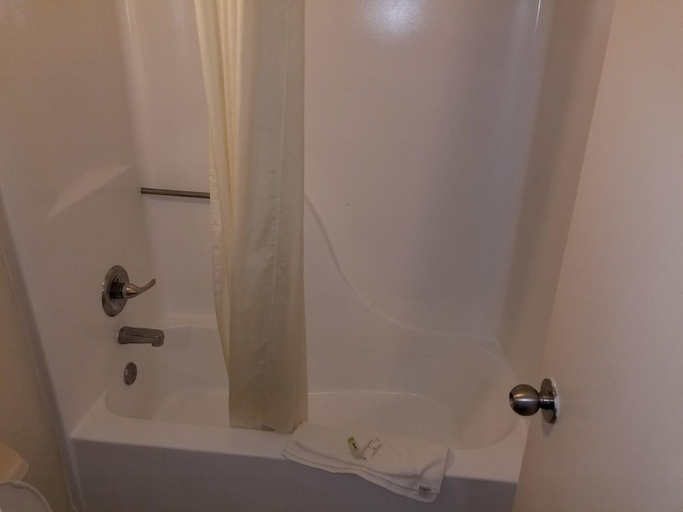 Bathroom 3, Americas Best Value Inn Chesapeake, Chesapeake