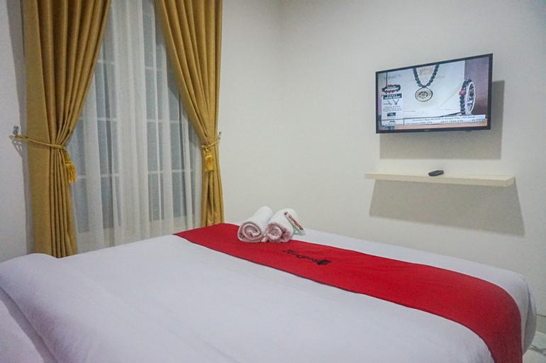 Bedroom 5, RedDoorz near Araya Family Club House, Malang