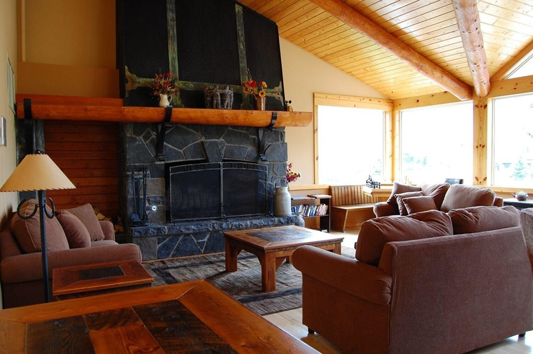 Public Area 2, Canmore Rocky Mountain Inn, Division No. 15
