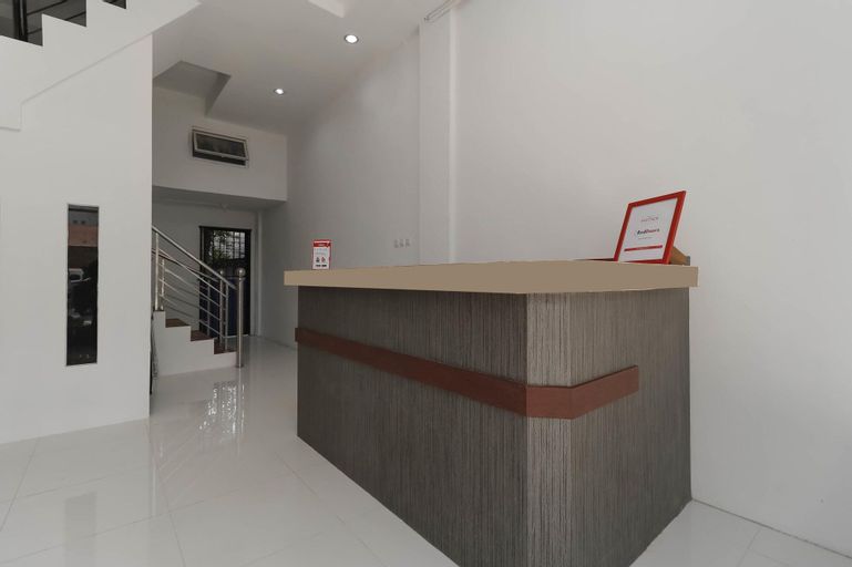 RedDoorz Plus near RS Royal Prima, Medan