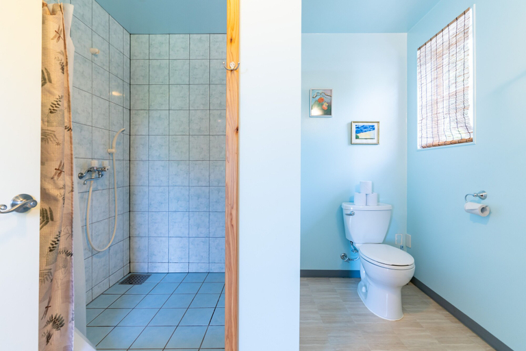 Bathroom 4, Island Breeze, Onna