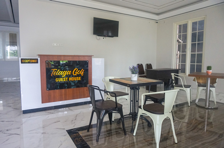 Public Area 3, RedDoorz near Araya Family Club House, Malang