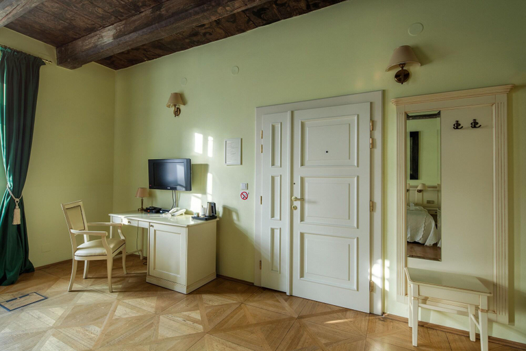 Bathroom 4, Merchant's Yard Residence, Praha 1