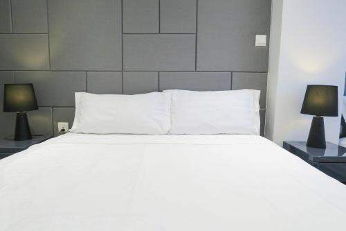 Comfy 2 Bedroom Apartment by ReCharge, Singapore