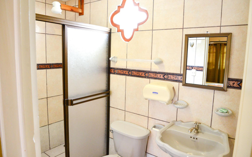 Bathroom 4, Le Priss Hotel, Aguirre