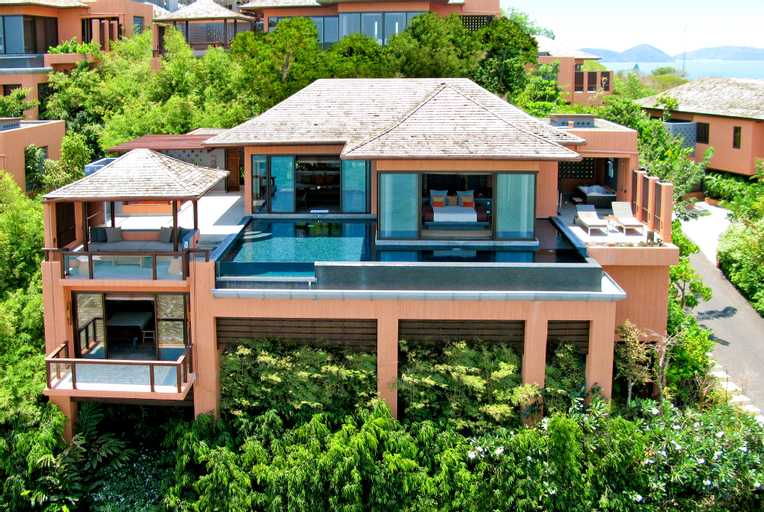 Exterior & Views 9