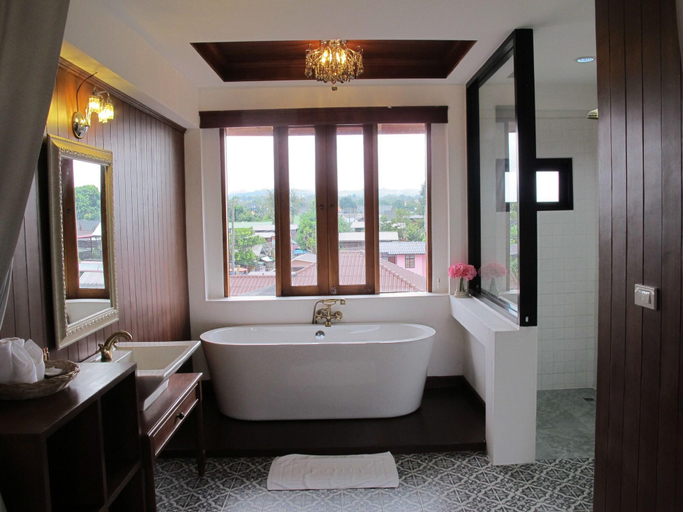 Bathroom 4, Pai Cherkaew, Pai