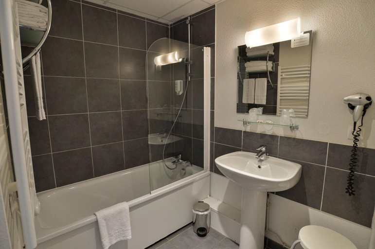 Bathroom 4, Privilodges Le Royal, Haute-Savoie