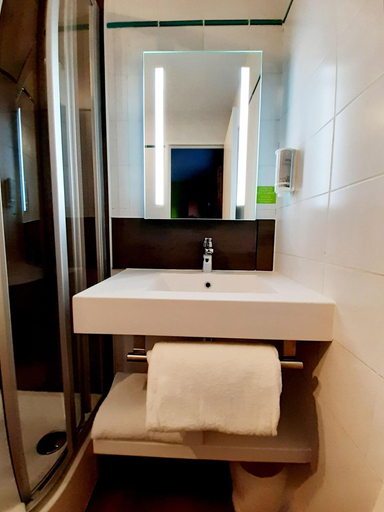 Bathroom 4, Brit Hotel Confort Rouen Centre, Seine-Maritime