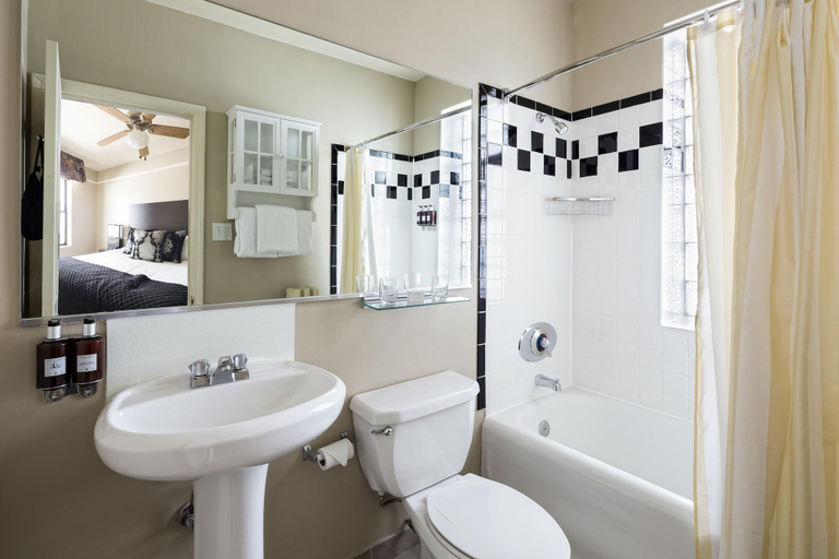 Bathroom 4, The Willows, Cook