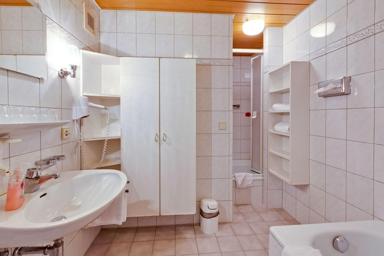 Bathroom 4, Astoria, Stuttgart