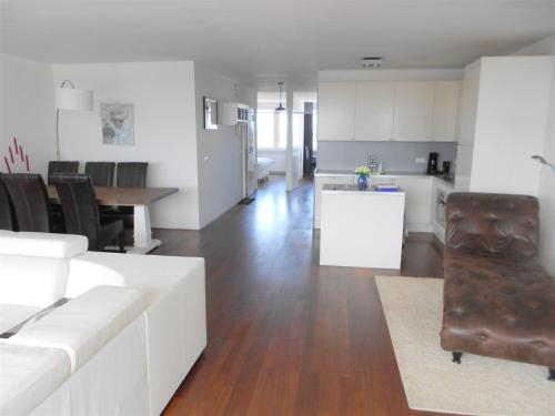 Canal Apartment, Zwartewaterland