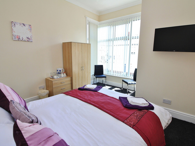 Bedroom 2, Bayswater House, Blackpool