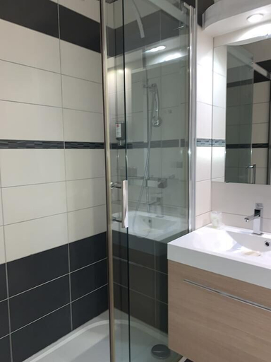 Bathroom 4, Best Western Hotel Austria, Loire