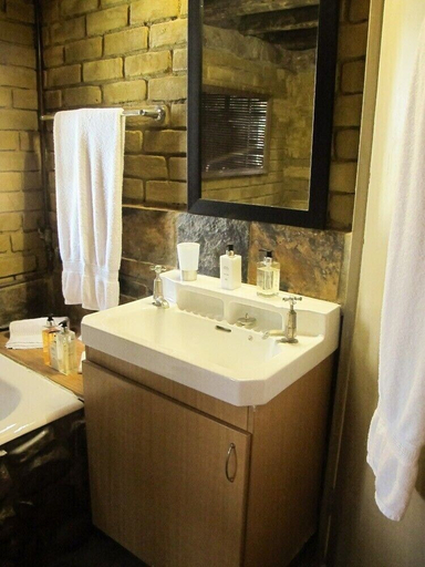 Bathroom 5, Lethabo Estate, City of Tshwane