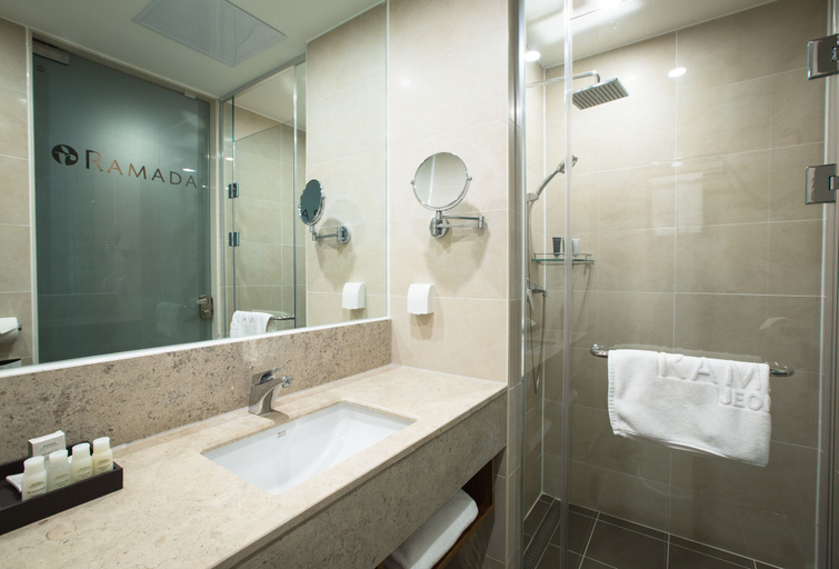 Bathroom 4, RAMADA Jeonju Hotel, Jeonju