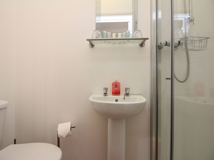 Bathroom 4, Bayswater House, Blackpool