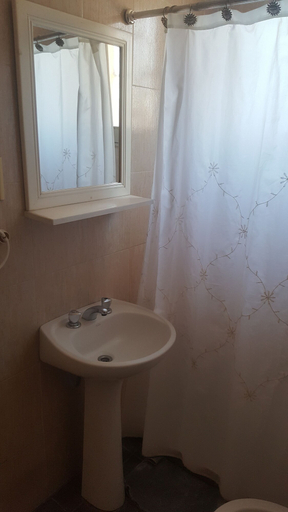 Bathroom 4, Posada del Huayruro, Capital