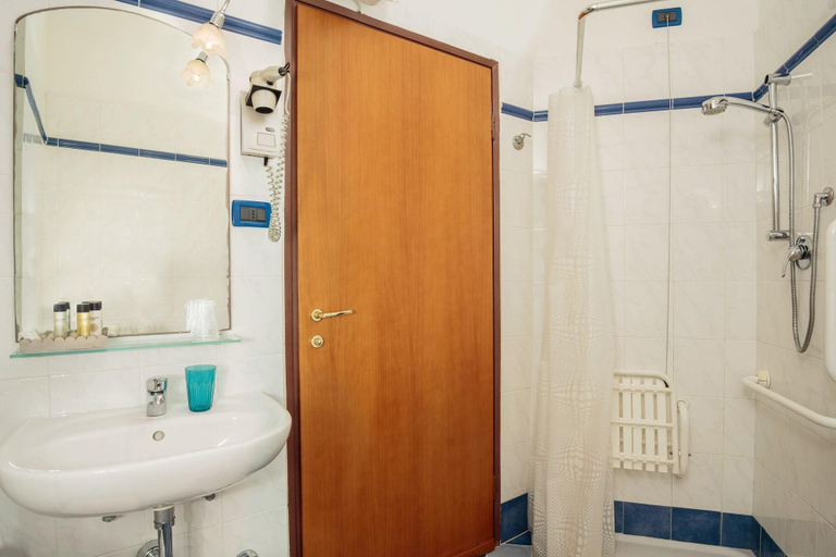 Bathroom 4, Hotel Rosa dei Venti, La Spezia