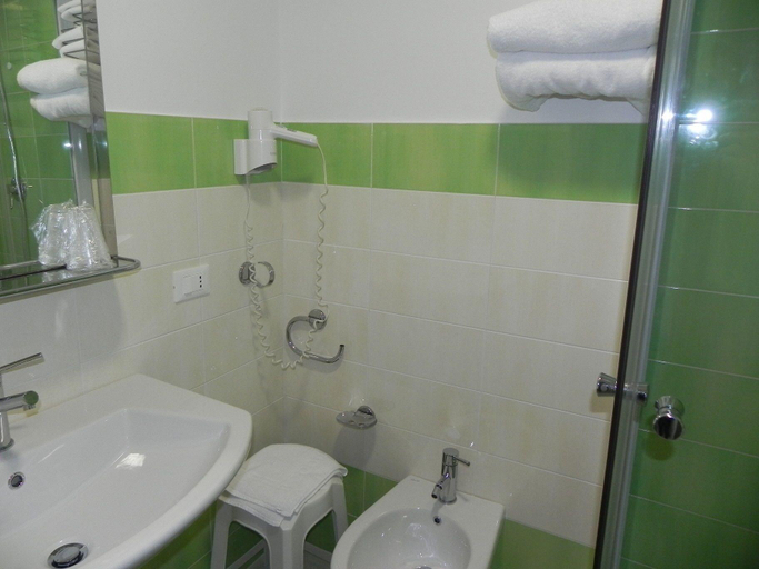 Bathroom 5, San Domenico Hotel, Catanzaro