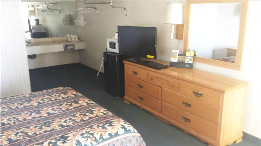 Bedroom 3, Americas Best Value Inn Mojave, Kern