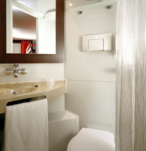 Bathroom 5, Premiere Classe Dunkerque Est Armbouts Cappel, Nord