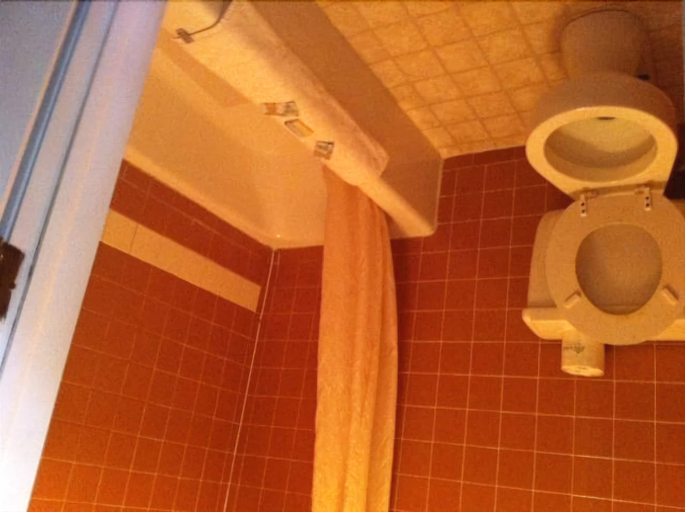Bathroom 5, Silver Spur Motel Lander, Fremont